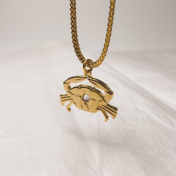 Anne Klein Gold Crab Rhinestone Jewel Cute Animal Box Chain Charm Necklace - Picture 3 of 10
